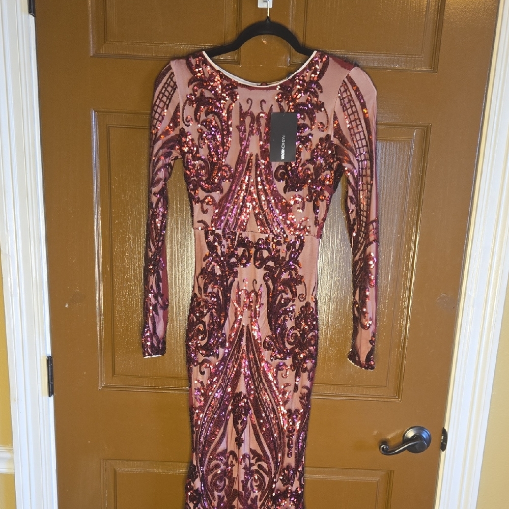 Fashion Nova-Burgundy cutout sequin gown with cream lining Sz XS NWT. - Picture 1 of 15